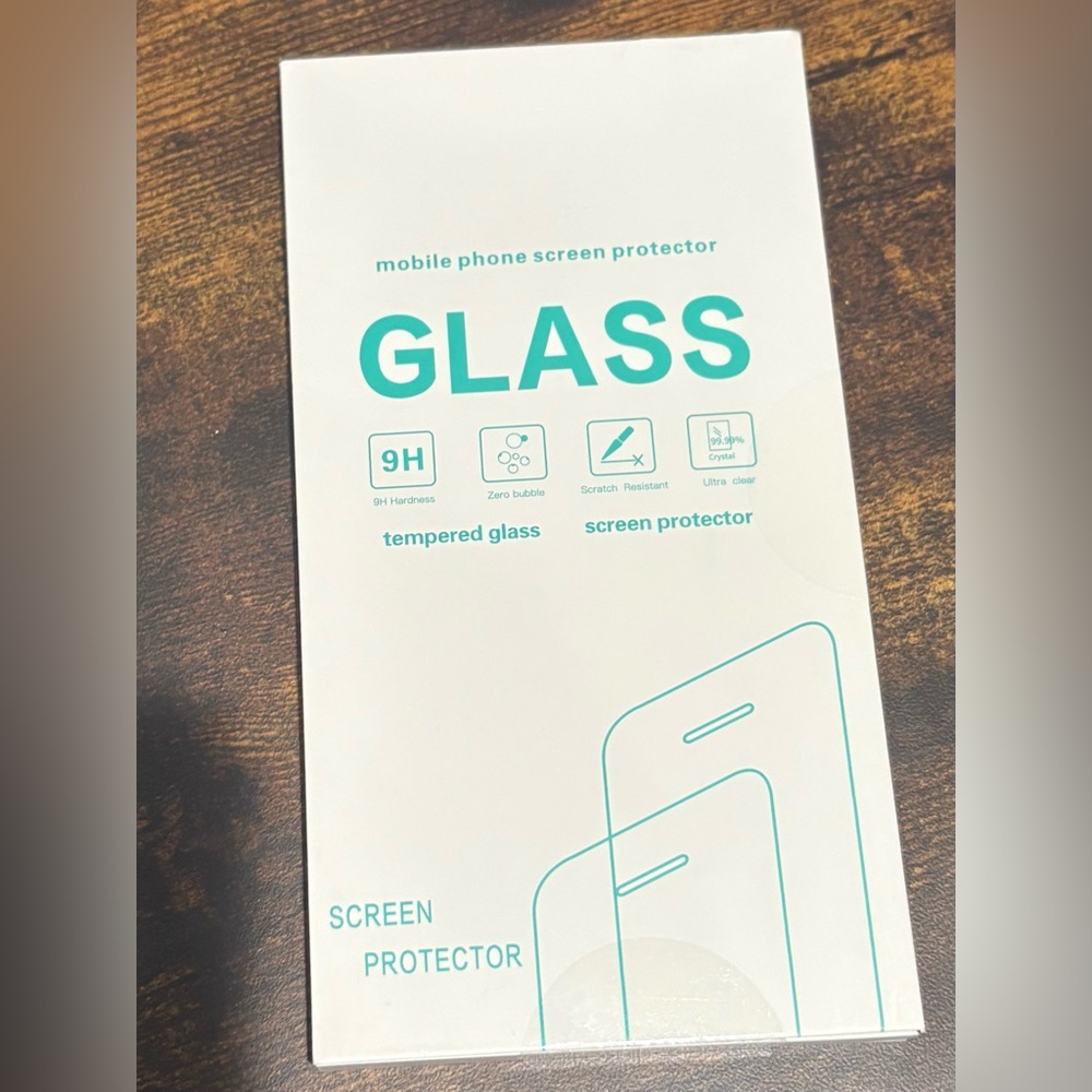 iPhone 📱 Screen Protector

**NEW/UNOPENED**